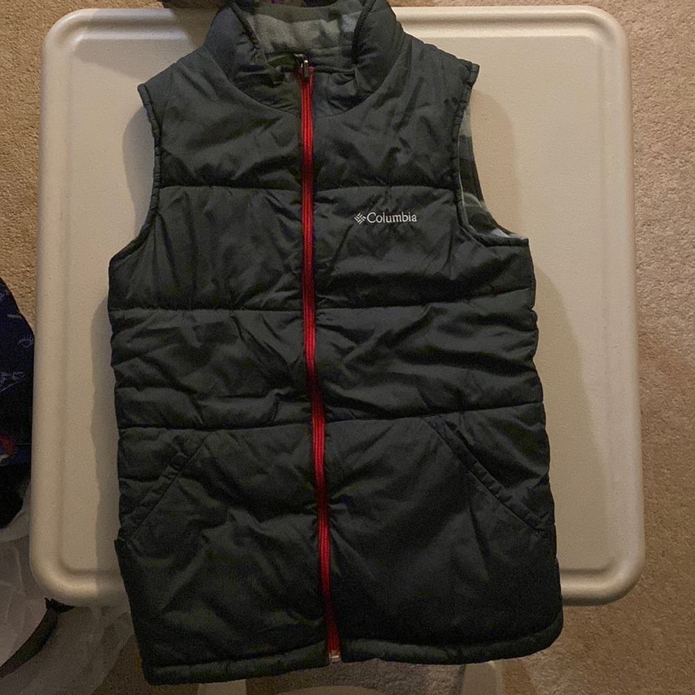 Columbia: Vest